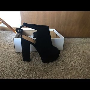 Black Peep Toe Platforms SIZE 8
